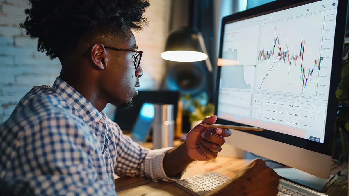 man looking at a trading chart - What Is A Lot Size In Forex