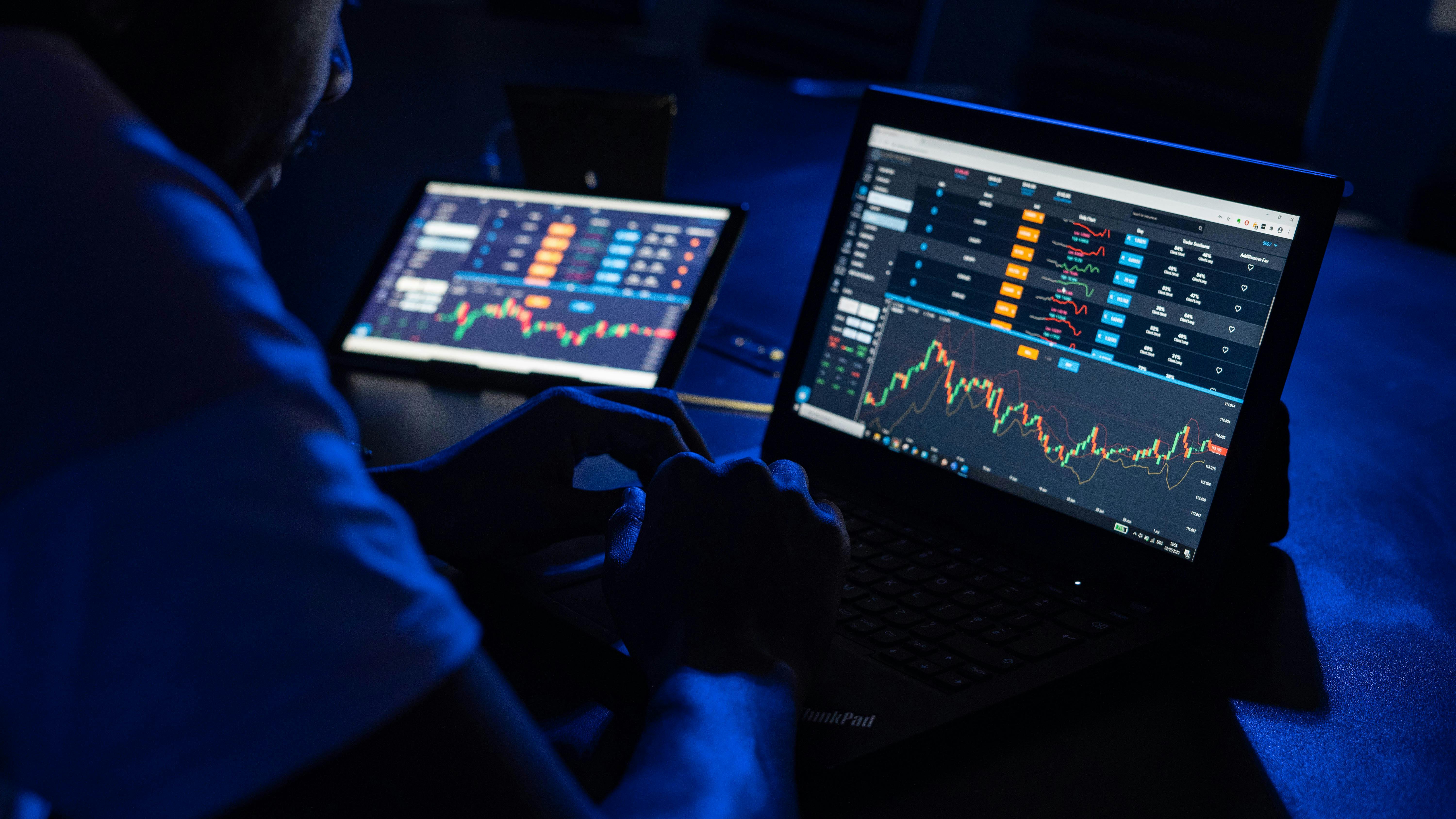 man trading - What Is A Lot Size In Forex