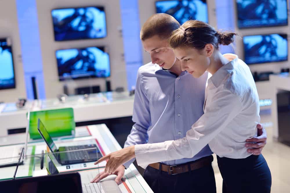people buying a laptop - Best Laptop For Trading Forex