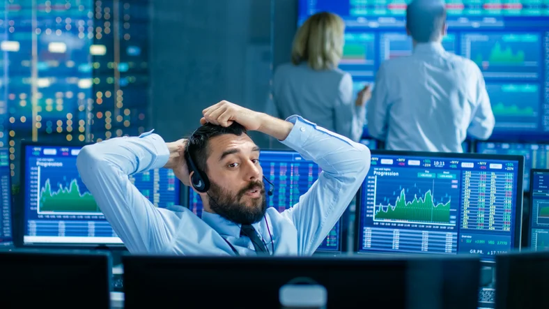 trader looking tensed - Best Timeframe For Swing Trading