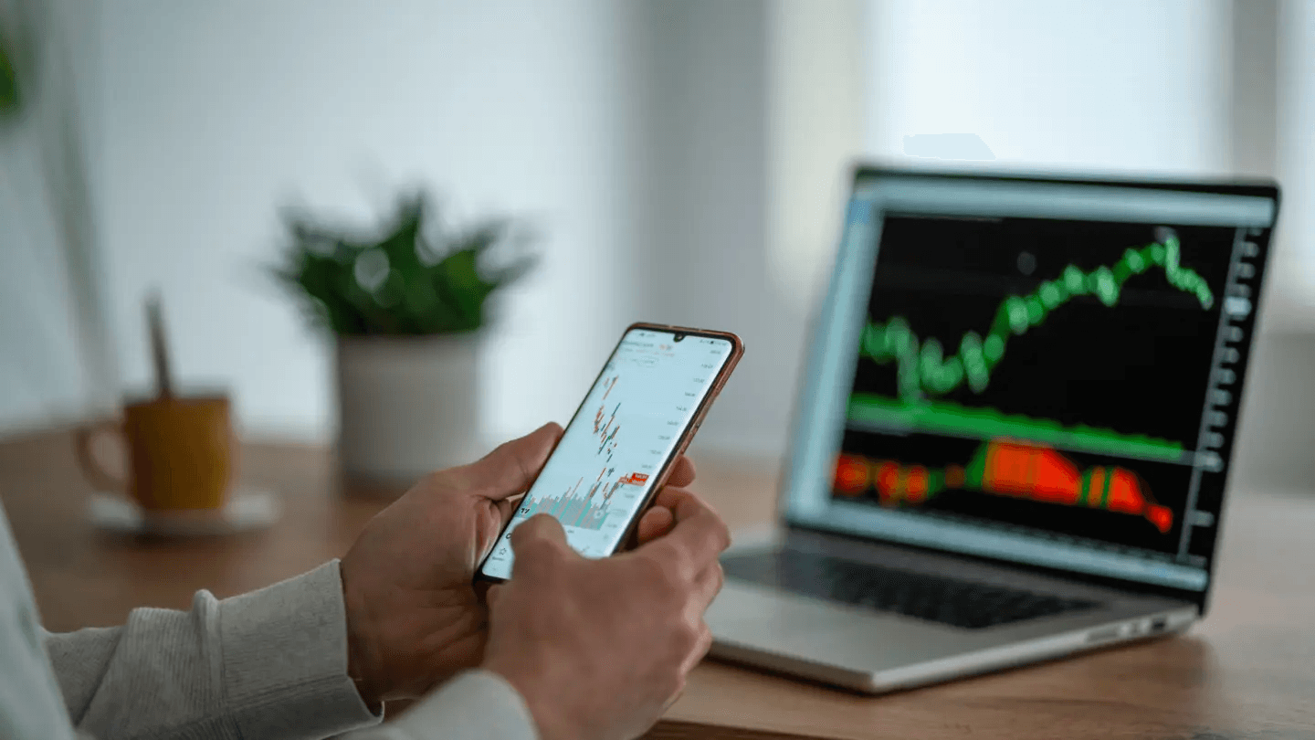  Person tracking stocks on multiple devices - Best Paper Trading Platform