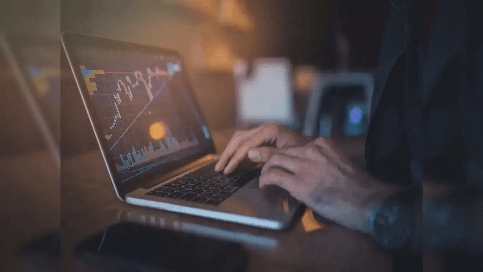 Trading stocks on a laptop -  What is Arbitrage Trading
