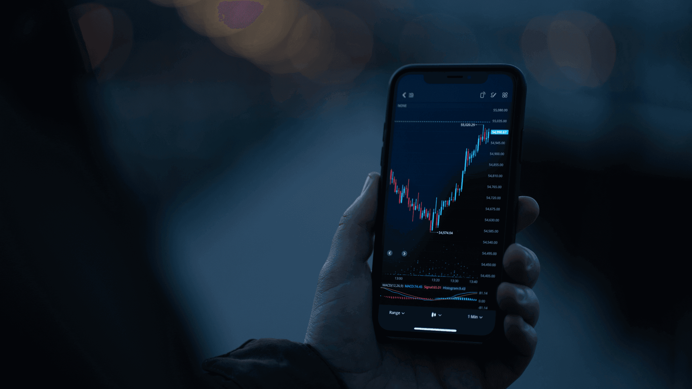 Analyzing financial growth on a smartphone - CFD Leverage