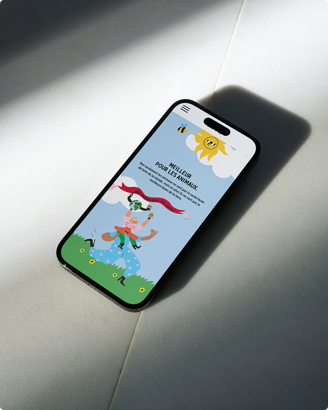 Smartphone affichant une illustration colorée de l’application La Vie avec personnage et soleil.