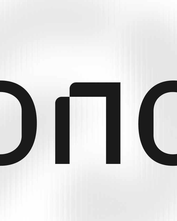 Texte noir stylisé sur fond gris clair avec typographie moderne.