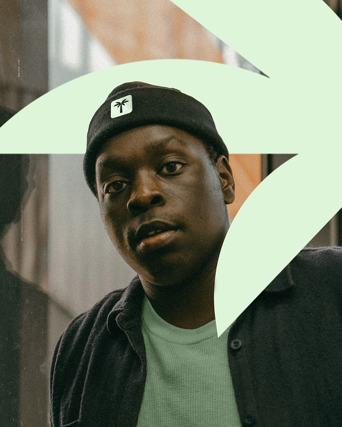 Portrait avec bonnet Tropee et décor graphique vert en arrière-plan