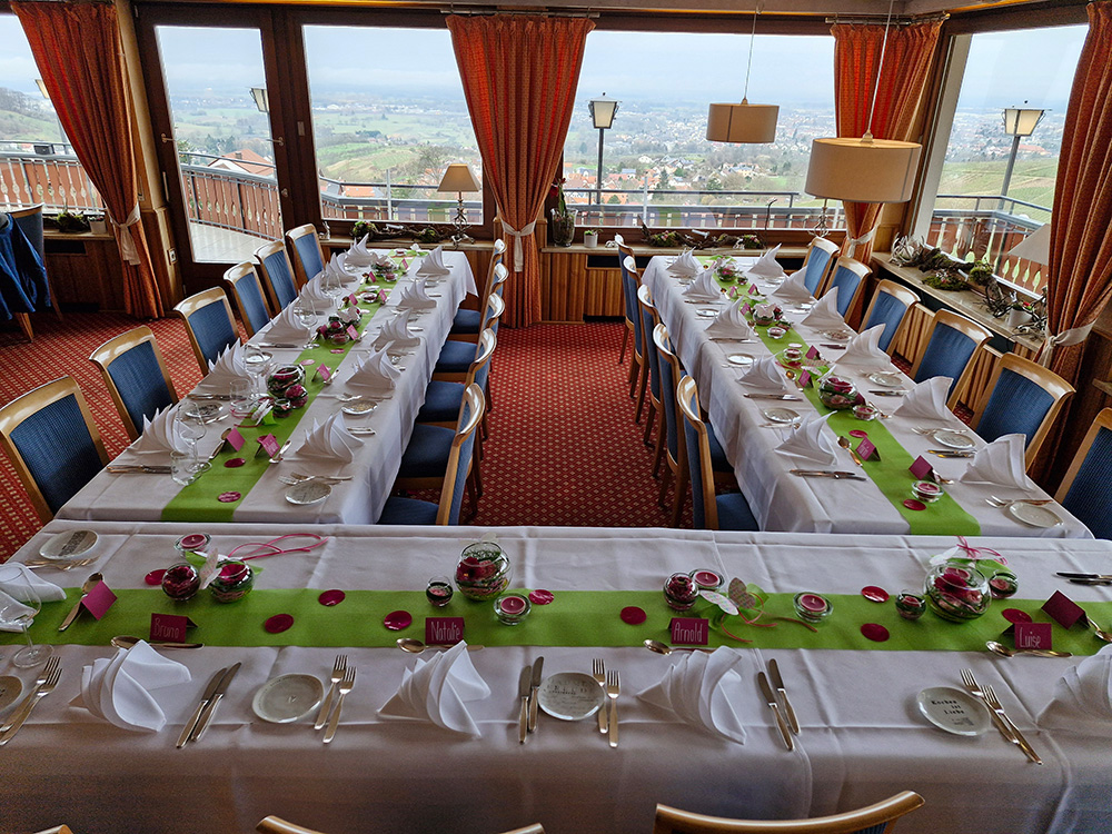 Aufbau einer Tischdekoration