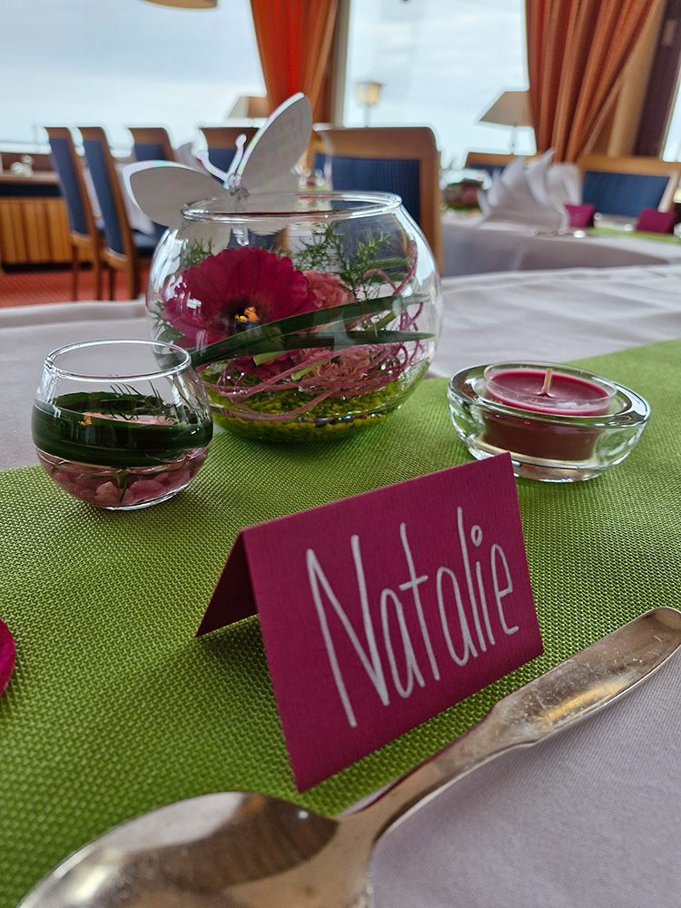 Aufbau einer Tischdekoration