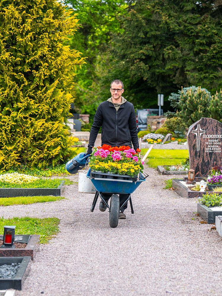 Trauergesteck aus Blumen