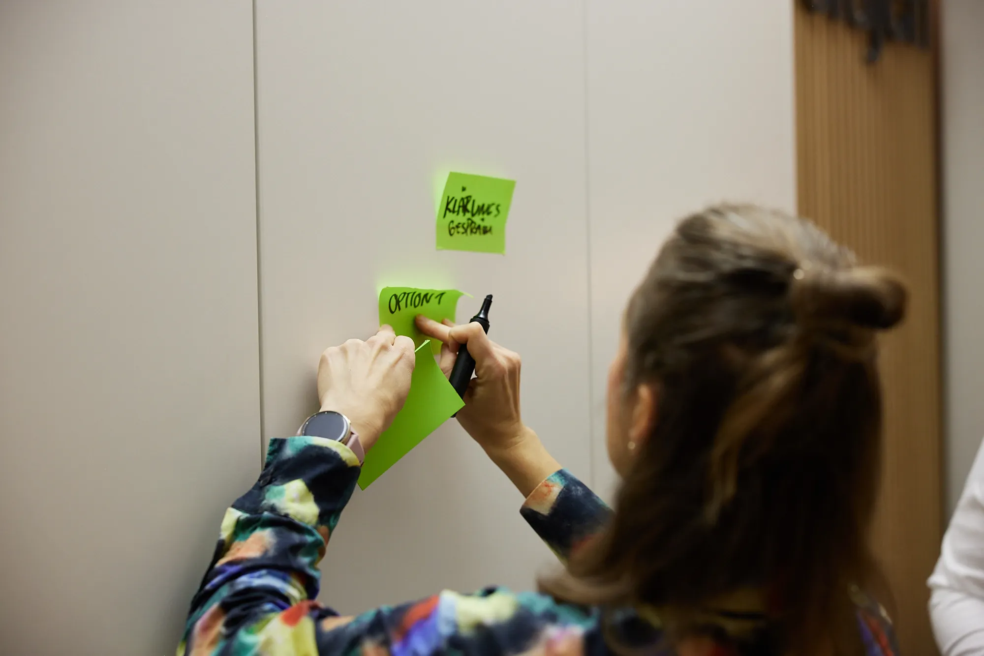 Erarbeitung der Leitbildelemente mit Post-its