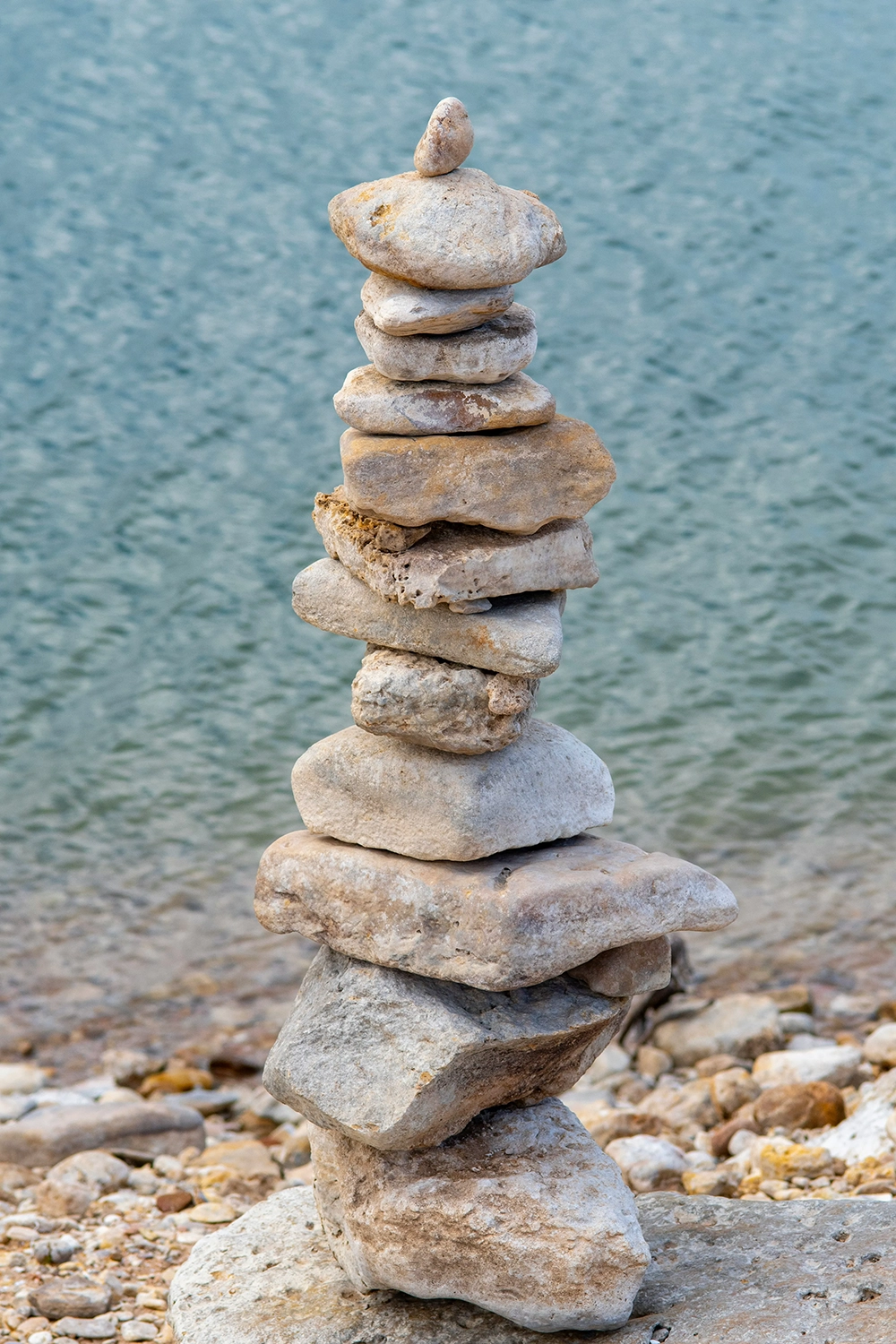 Stabile Steinpyramide und Kultur