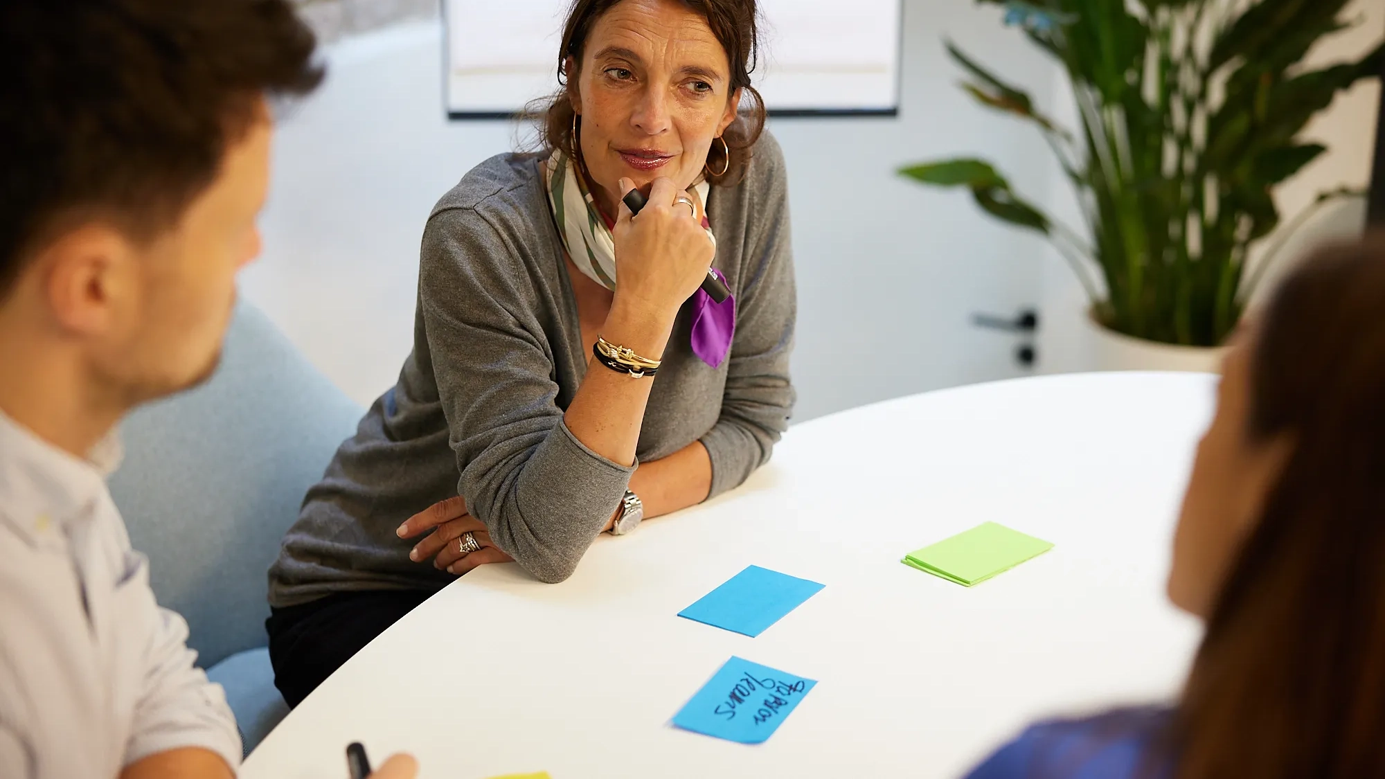 Beraterin erarbeitet mit Team ein Change Konzept