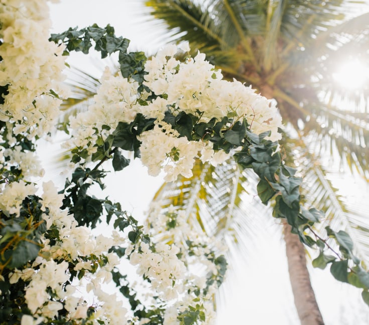 What does a full service wedding planner do?