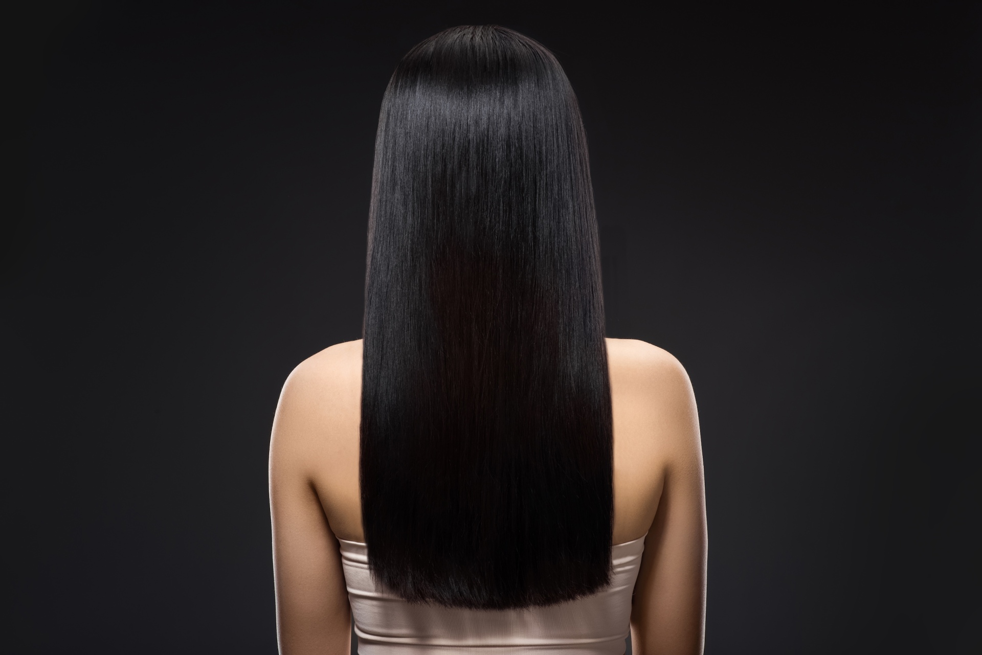 Cabello de mujer en perfecto estado, después de usar Dermapen Capilar