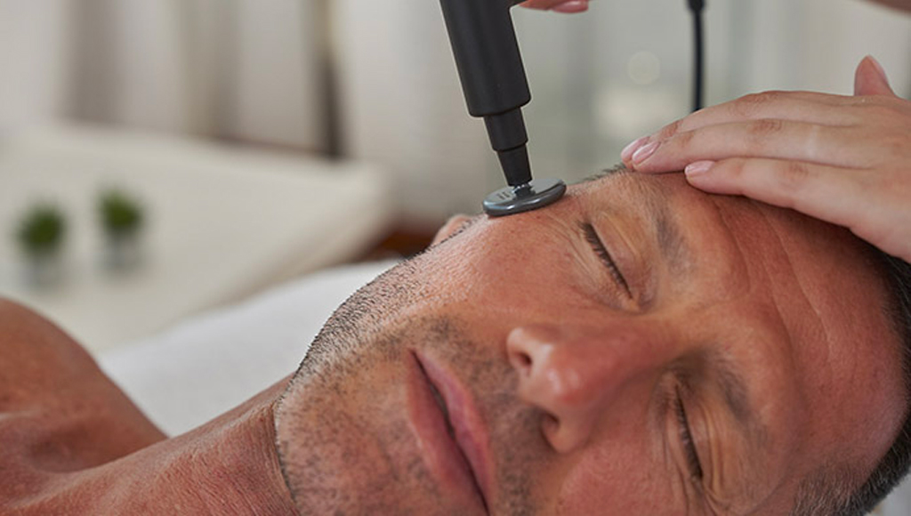 Tratamiento Eye Lift para arrugas y flacidez del contorno de ojos en Clínica Vyctoria Logroño