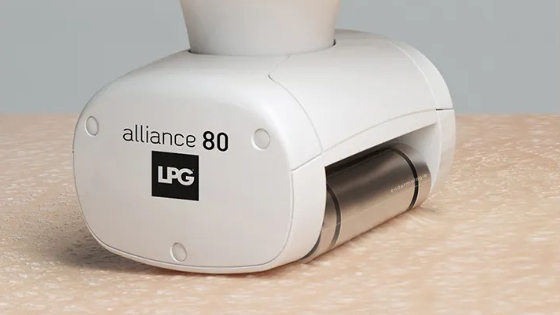 Cabezal LPG Endermologie con rodillos sobre malla Endermowear durante tratamiento anticelulítico