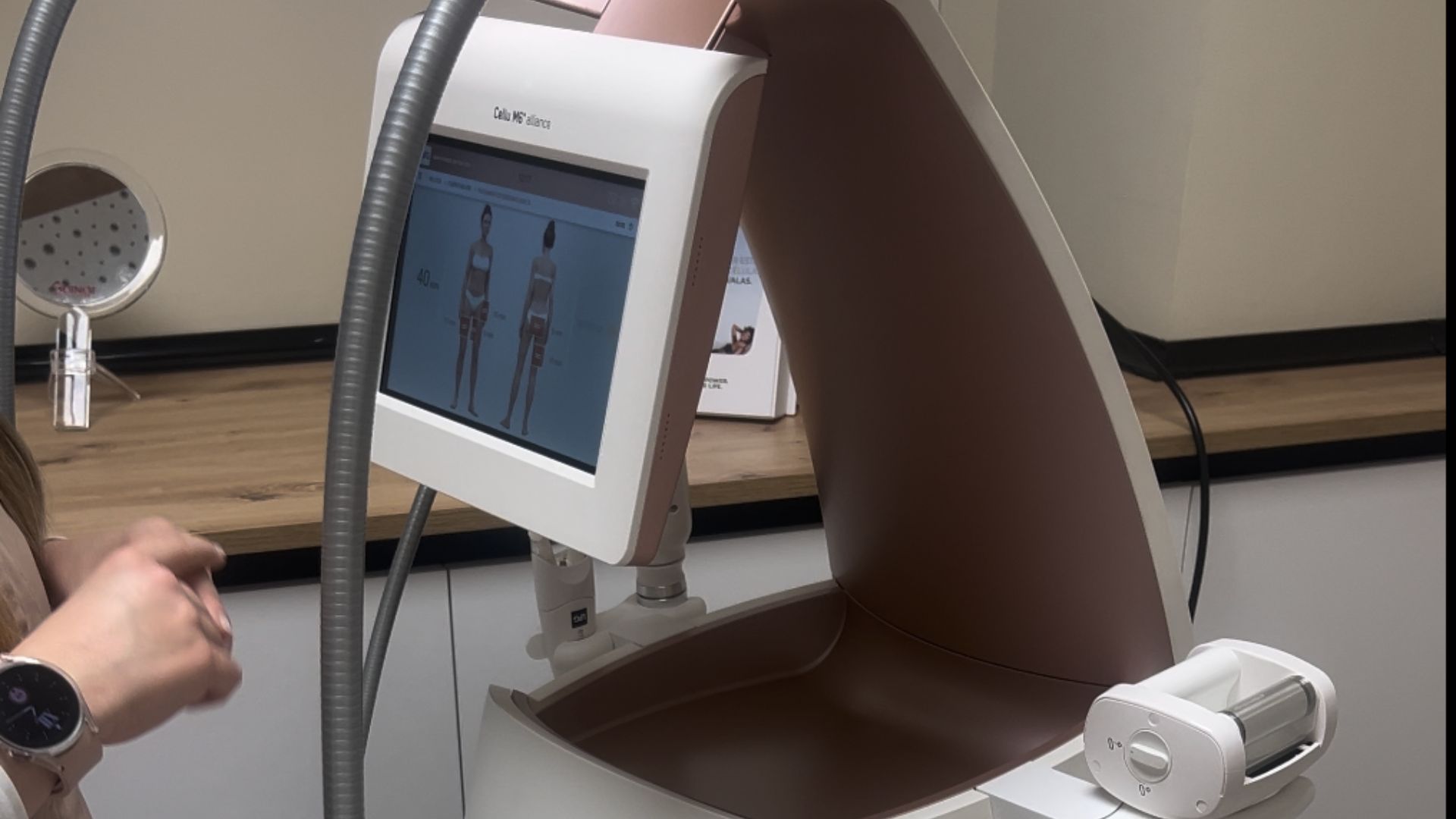 Equipo LPG endermologie Alliance para tratamientos corporales anticelulíticos en clínica estética