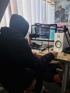 Create Puzzles and Challenges in escape room