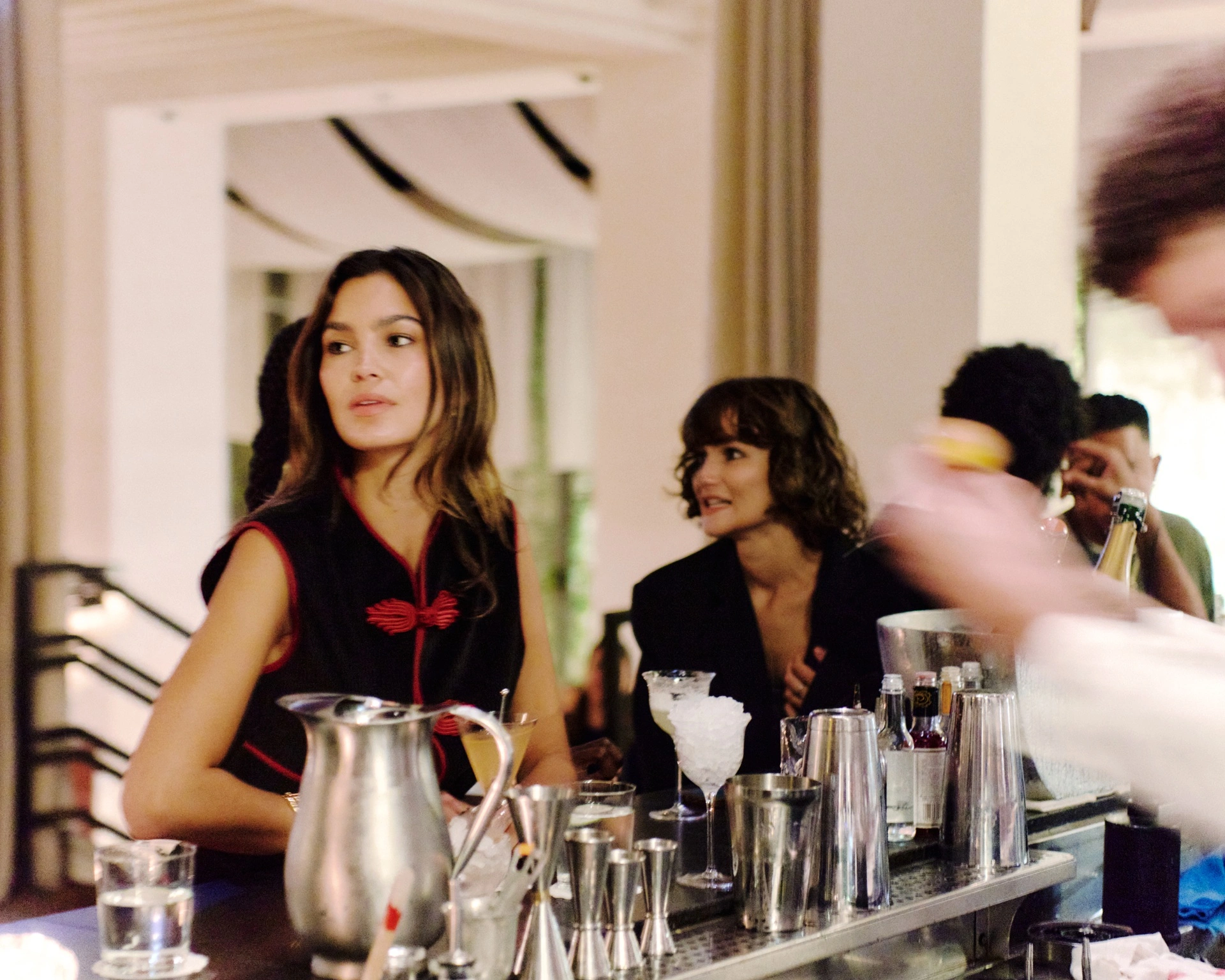 Coin canapé confortable et élégant à l'American Bar, Experimental Marais, Paris.