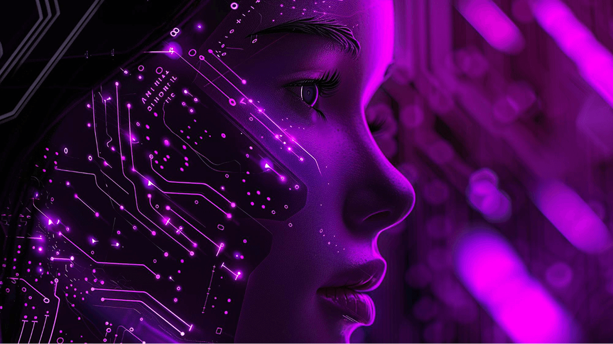 Кібернетична жінка з фіолетовим відтінком шкіри дивиться вперед.