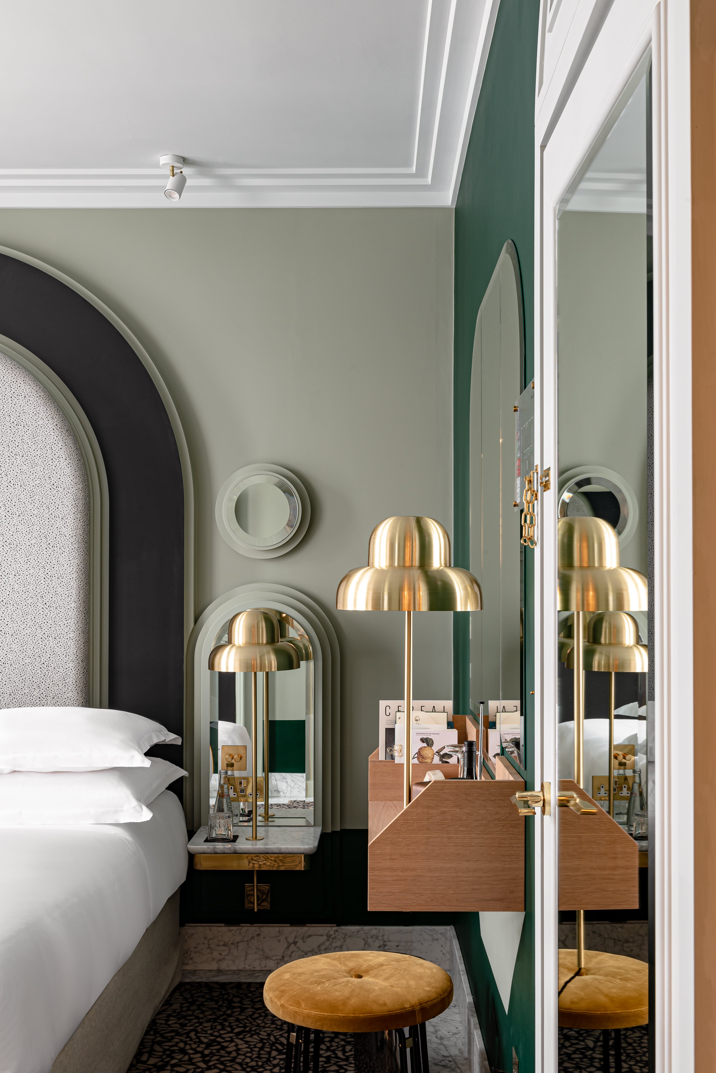 Henrietta Experimental, chic London stay near theatres