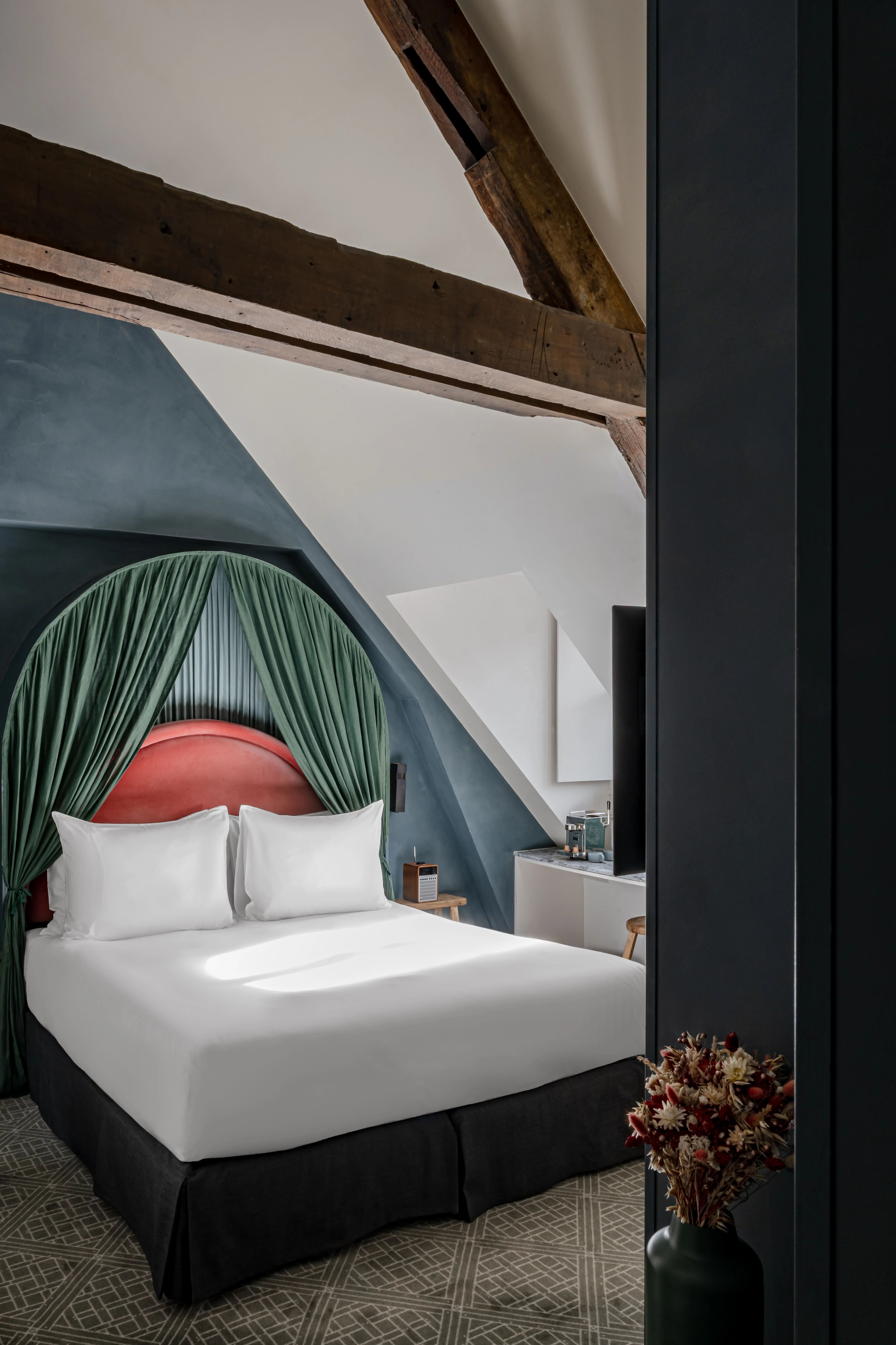 Grands Boulevards Experimental, chic Parisian city retreat