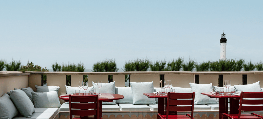 Brasserie du Regina Experimental, moment de détente dans une ambiance chic, raffinée et luxueuse à Biarritz.