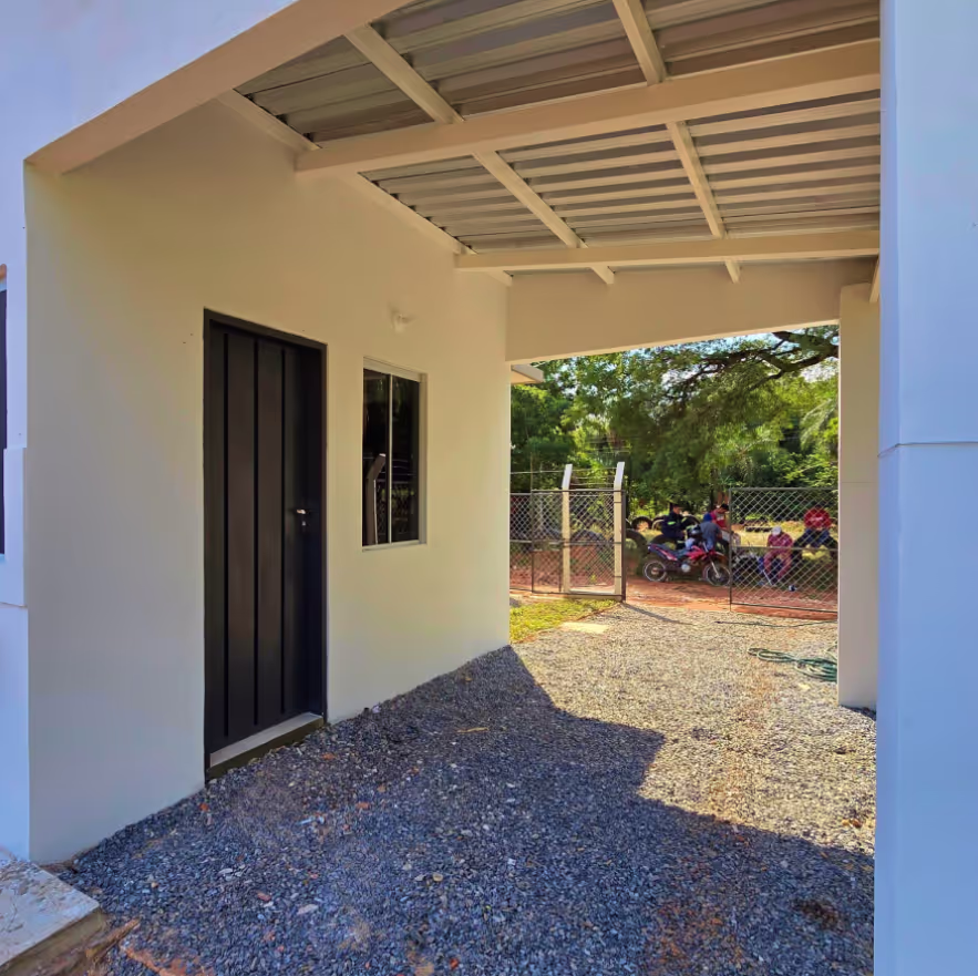 Vista del Garage de la CasaMas Modelo Moderno de 1 dormitorio