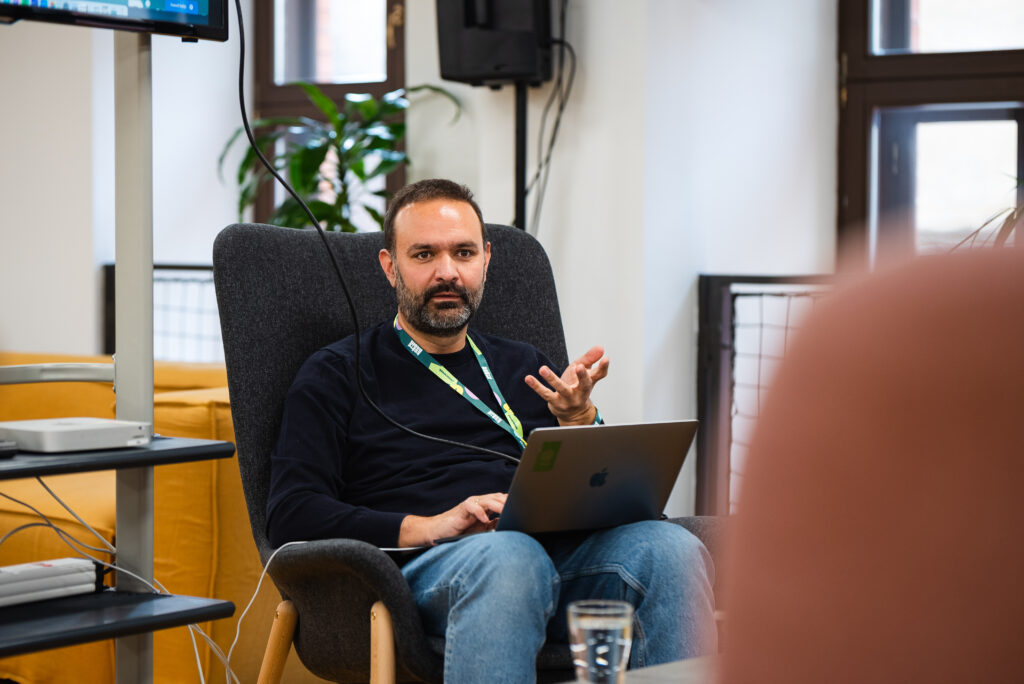 Adam Somlai-Fischer presenting at PowerWeek in Budapest.