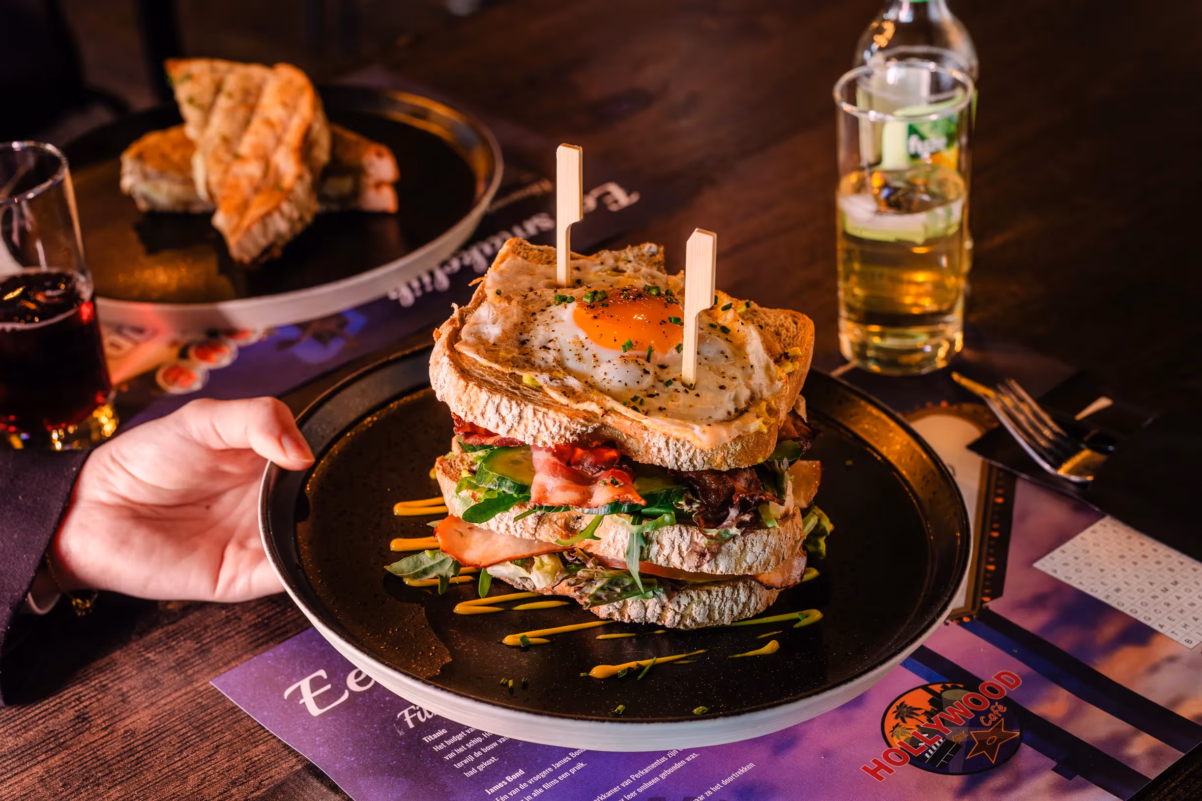 Hollywood Café bar en gasten Rotterdam