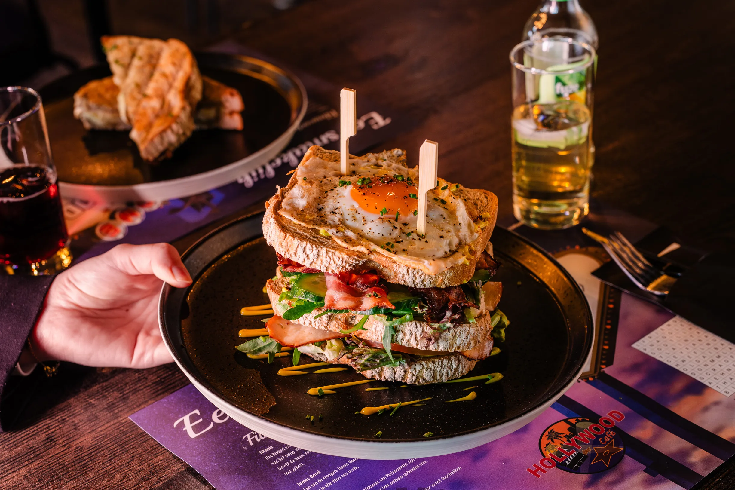 Hollywood Café bar en gasten Rotterdam