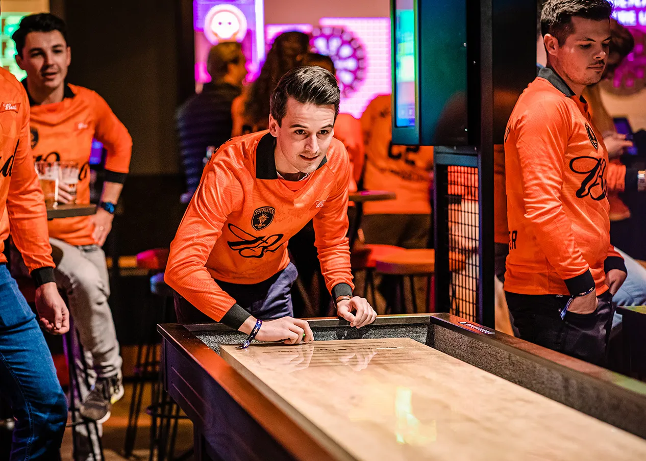 Shuffle Pucks detail Hollywood Rotterdam