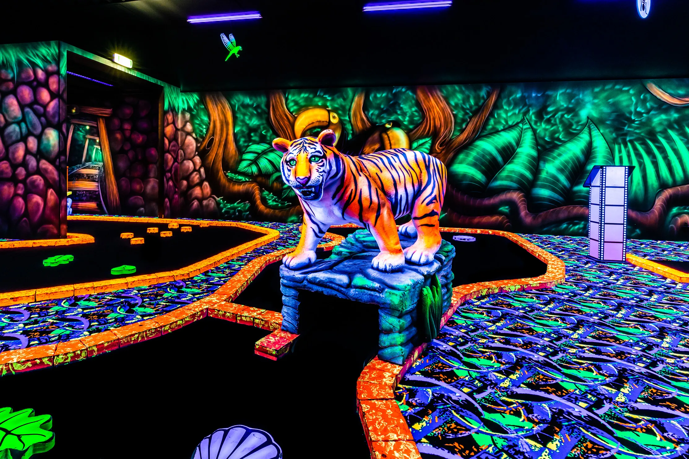 Glow in the dark minigolf Eindhoven