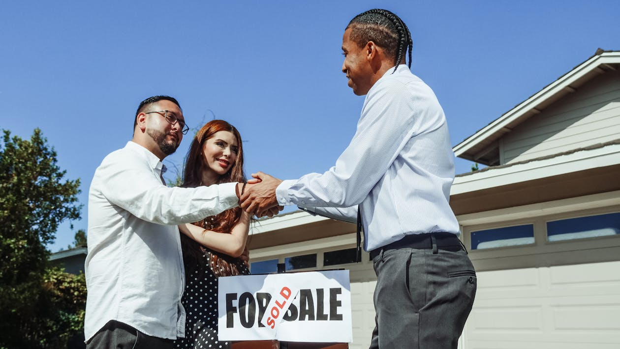 man shaking hands with a realtor