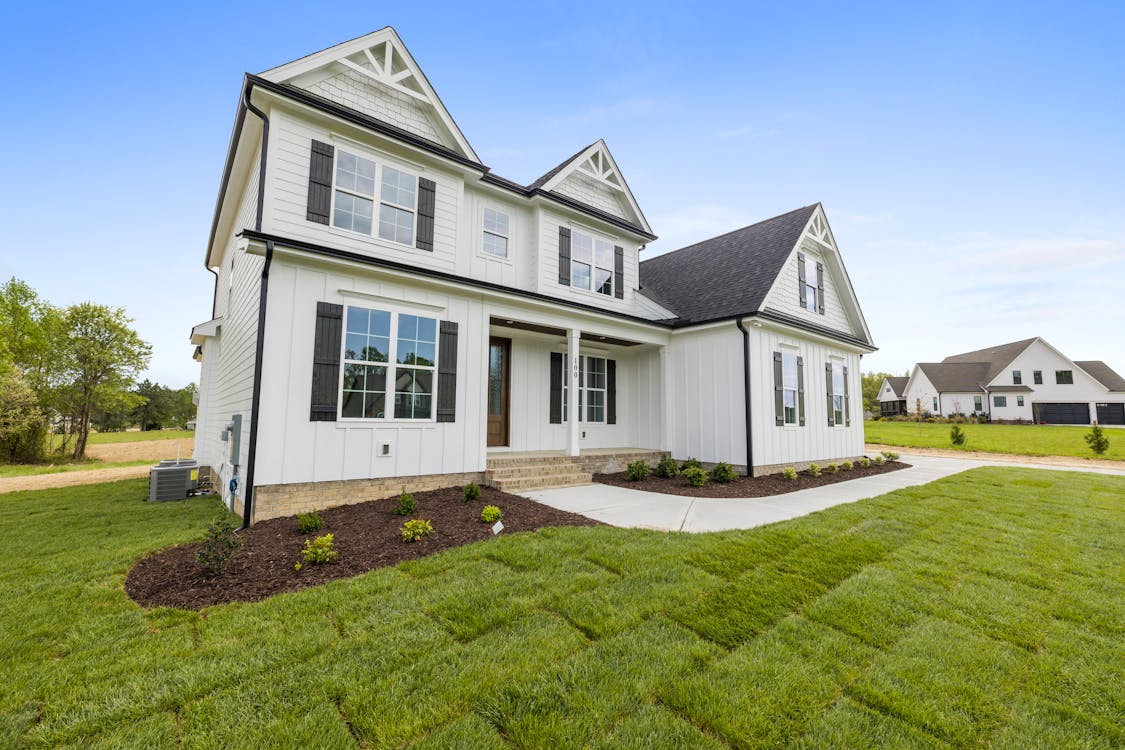 White house with green lawn representing home equity and cash-out refinancing