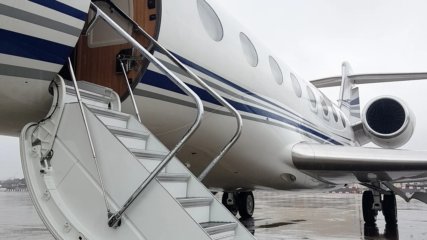 Private jets from London Luton