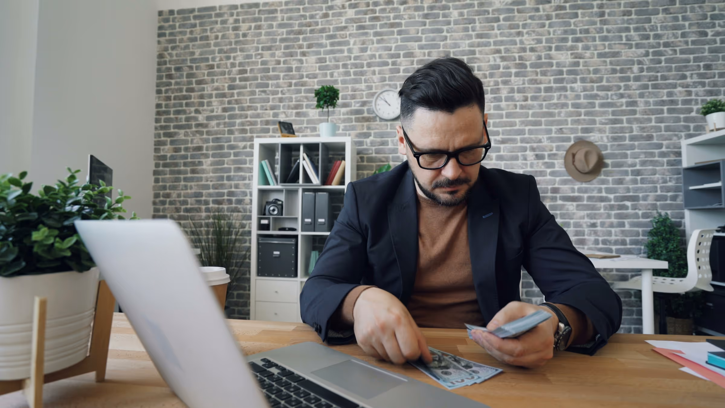 Benefits Of Outsourcing Your Payroll