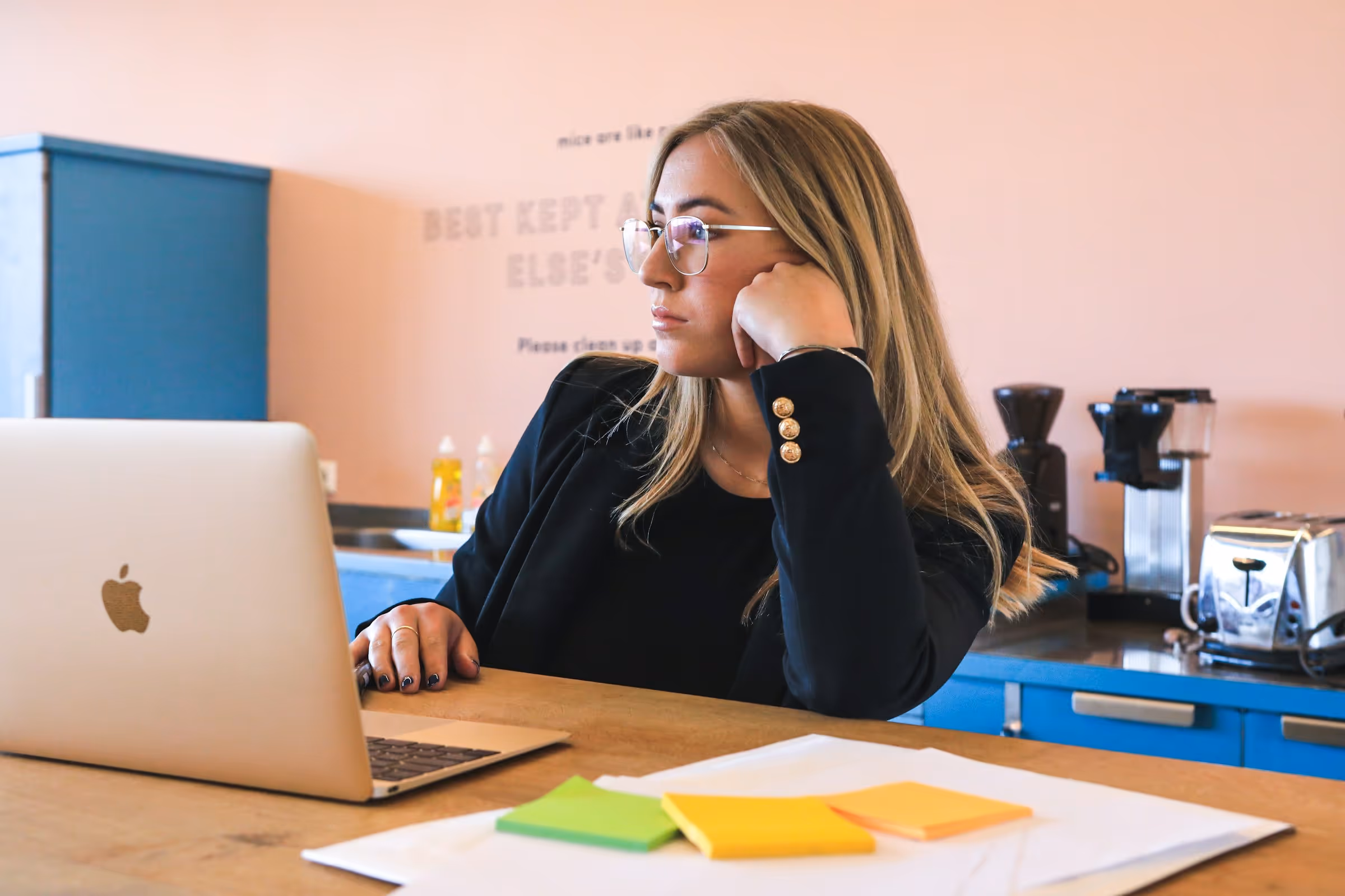 What To Consider Before Hiring International Contractors