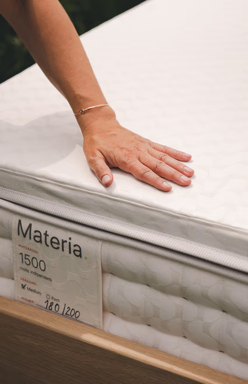 Dettaglio dell'angolo del Materasso Materia con Topper