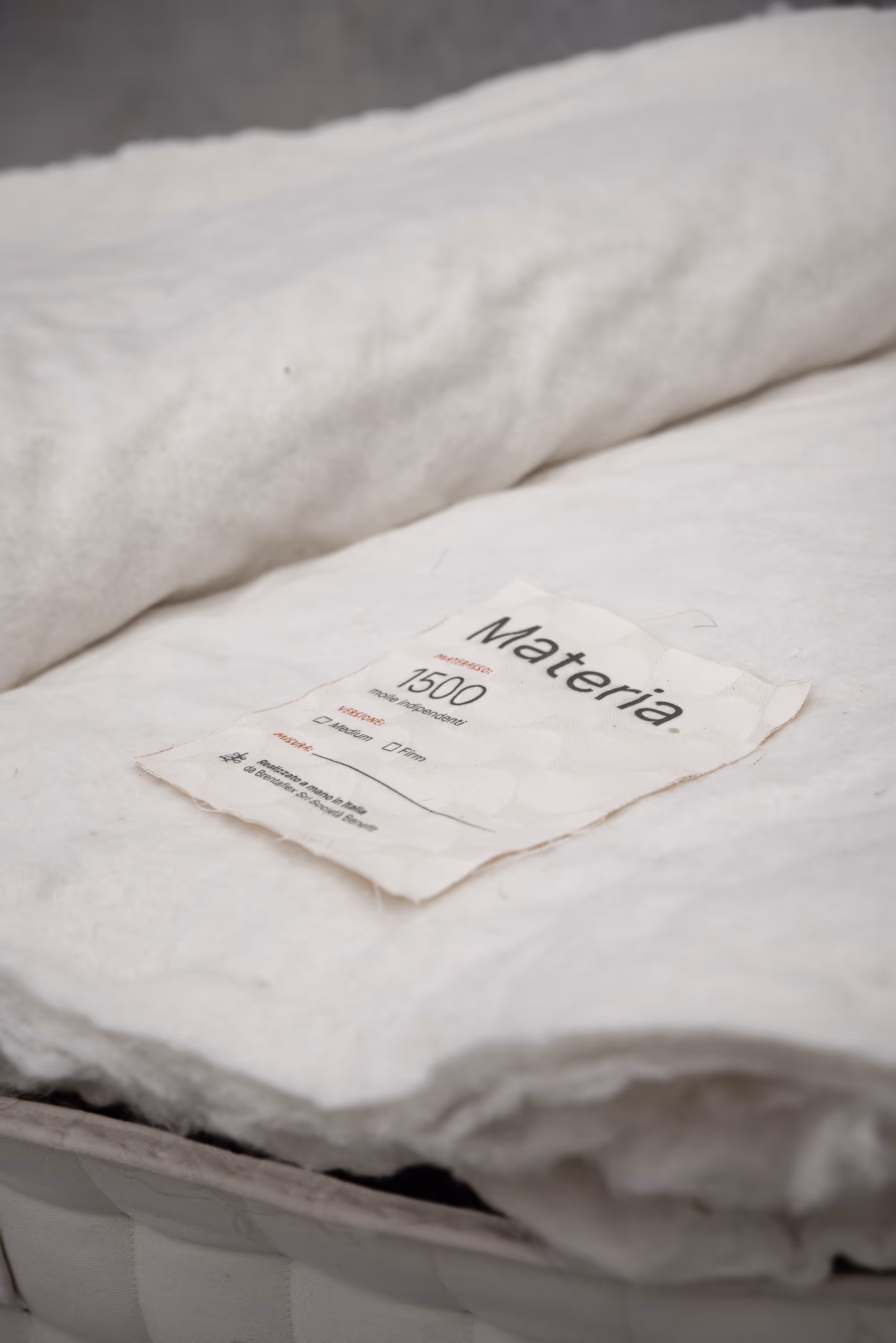 Etichetta del materasso materia ataccatta al materasso