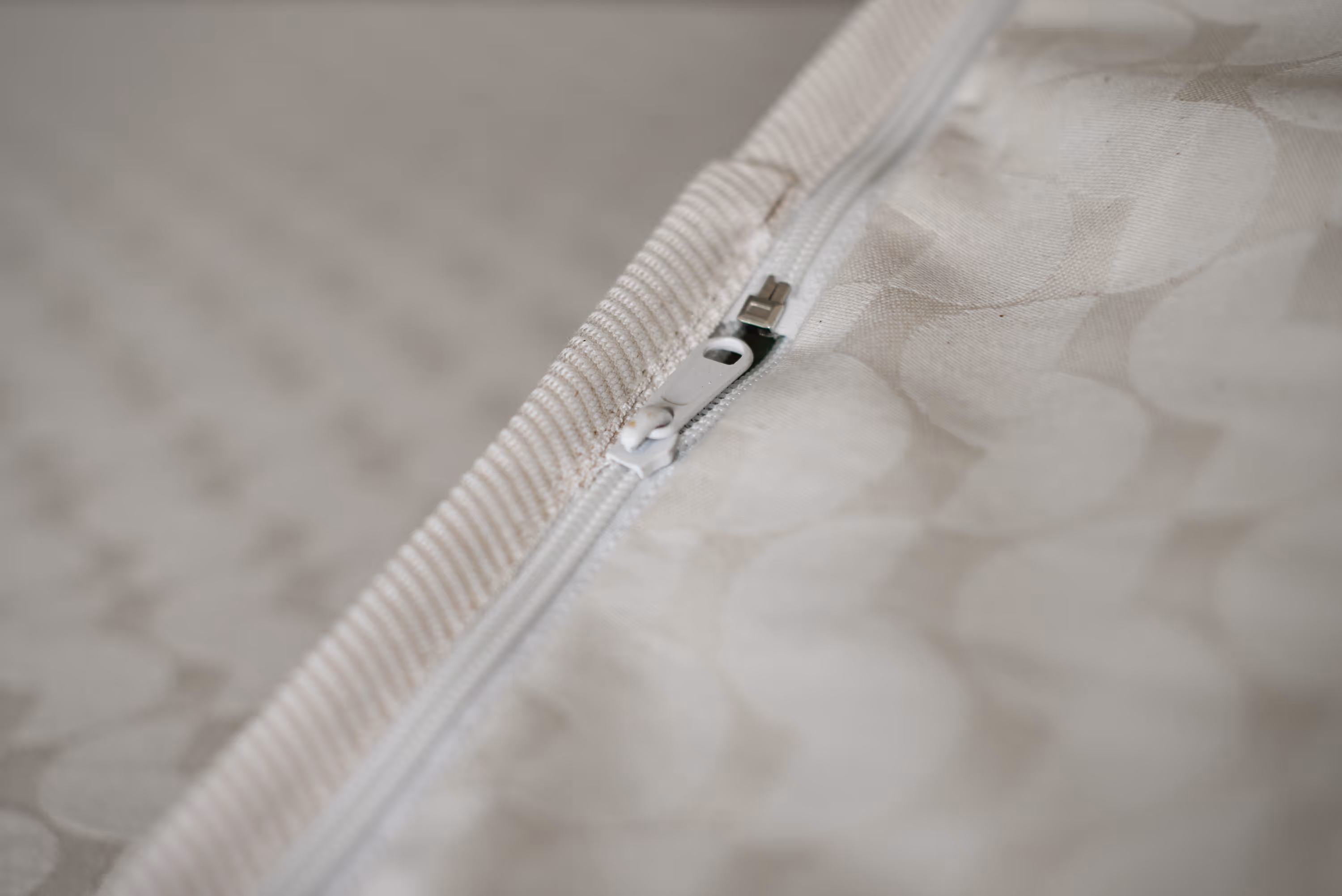 Dettaglio con cerniera del Topper Materia