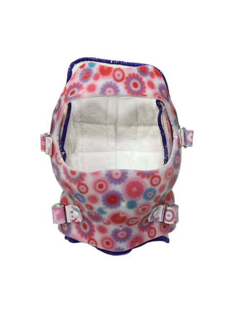 Orthèse de genou colorée avec un motif floral rouge, rose et violet, doublée d'un tissu blanc doux et munie de quatre sangles réglables.