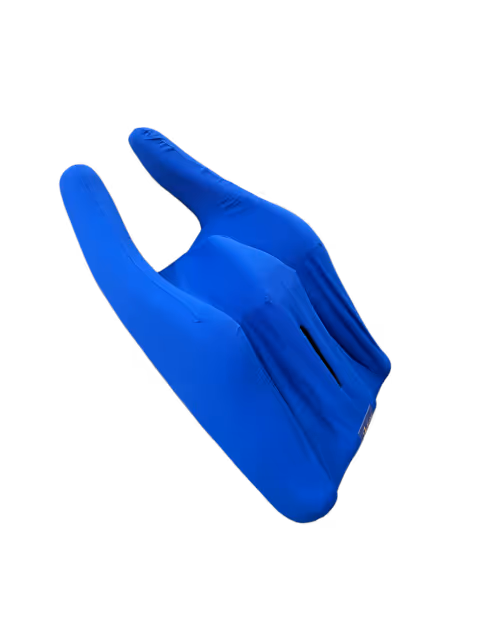 Gants bleus pour la peinture avec deux doigts levés et index et pouce en position pour pincer.