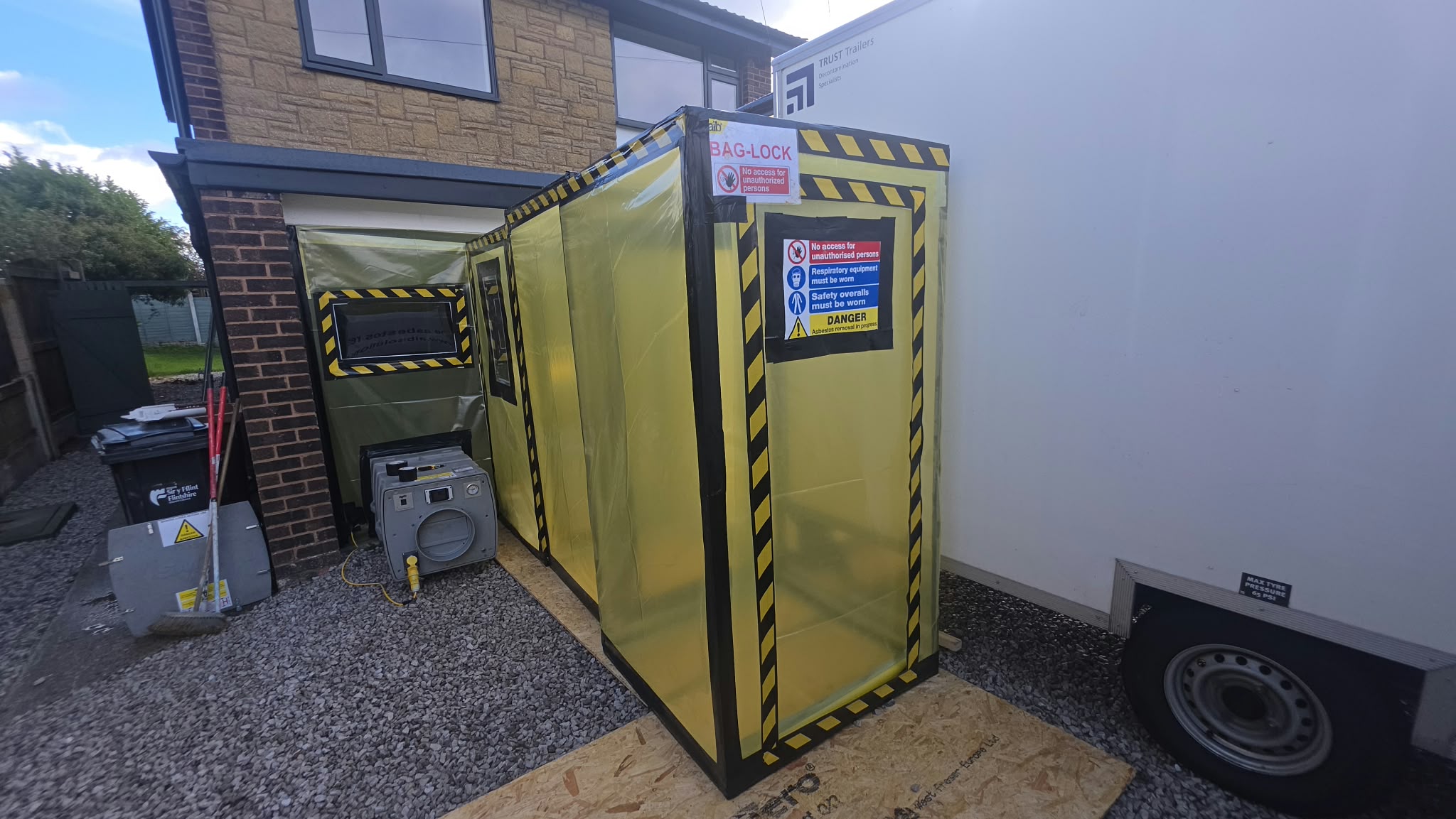 Enclosure airlock and bag lock joined directly to the decontamination unit