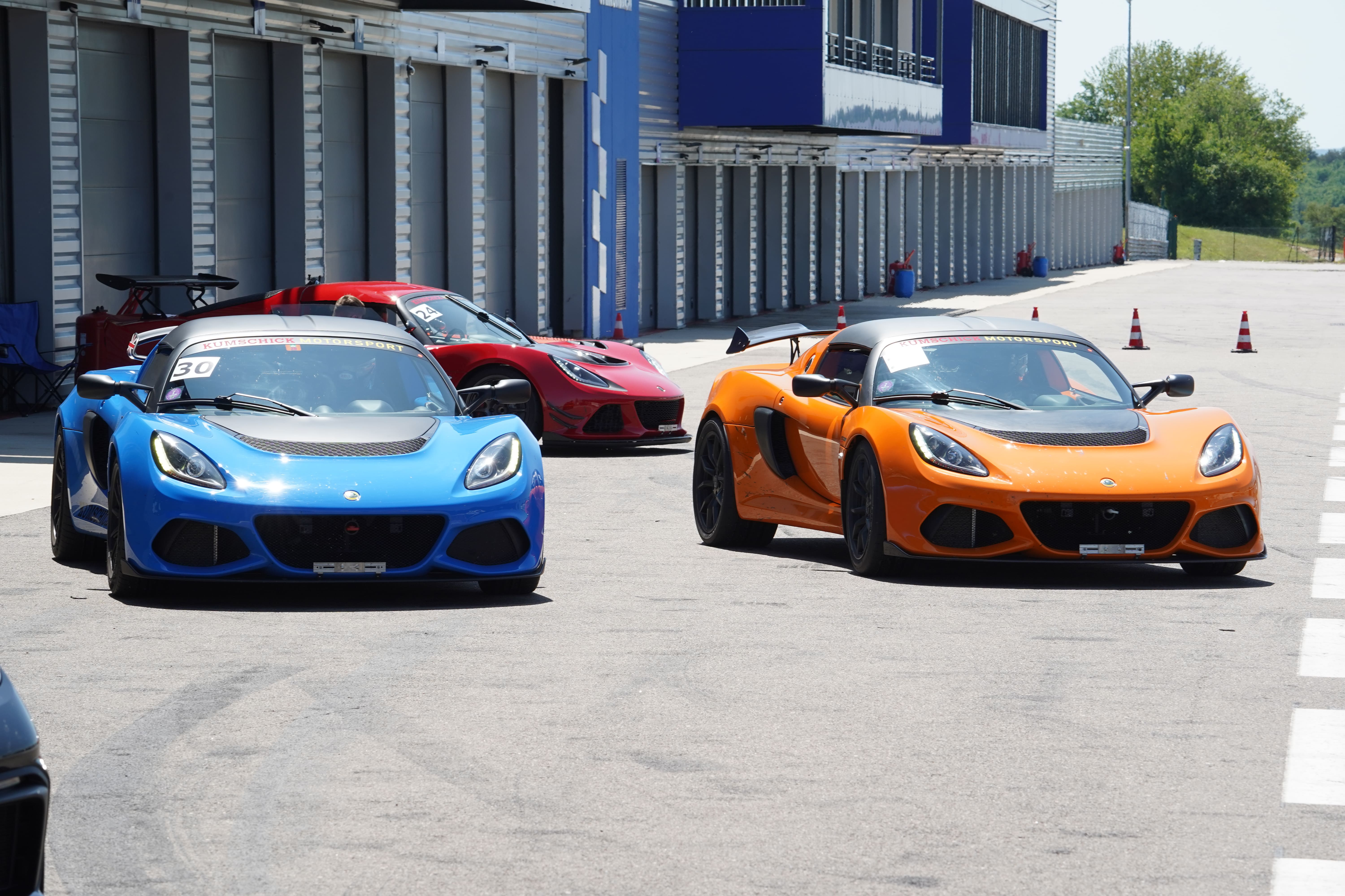 Lotus Exige auf Rennstrecke in Dijon
