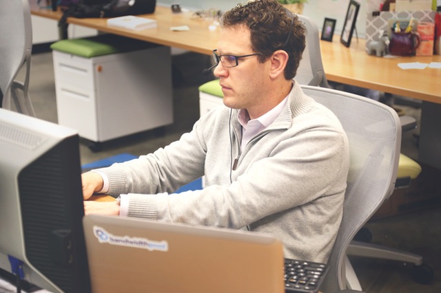 desk-office-workspace-coworking.jpg