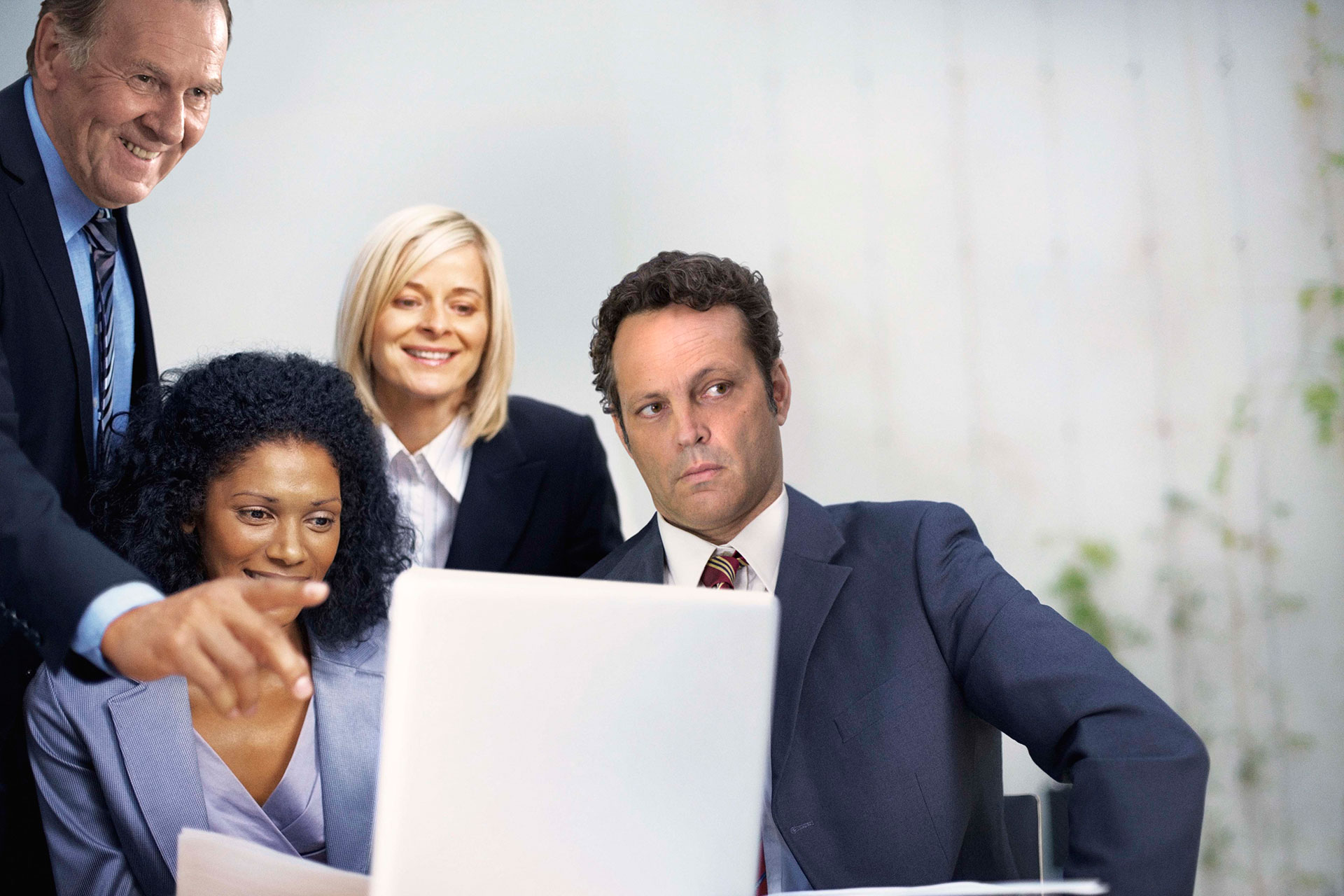 4-ways-to-improve-information-sharing-in-the-workplace