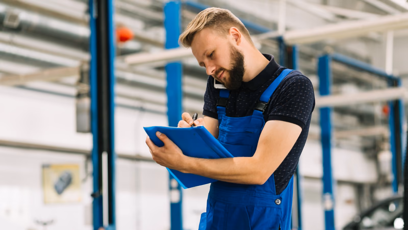 A mechanic records data in a shop to support labor cost management and reduce labor cost risk.