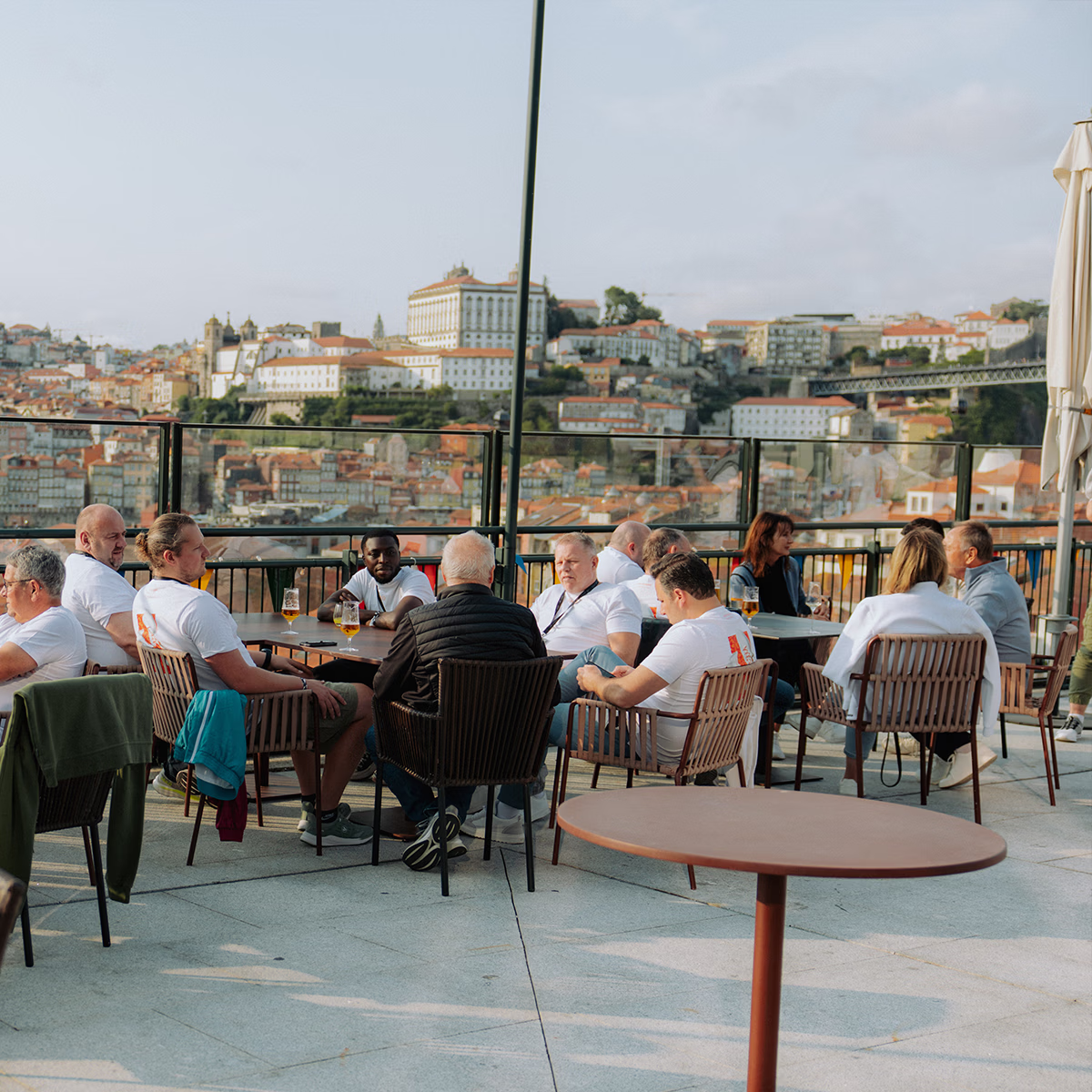 Bei Tag über den Dächern von Porto_Blick auf Port_ m.away _Jako