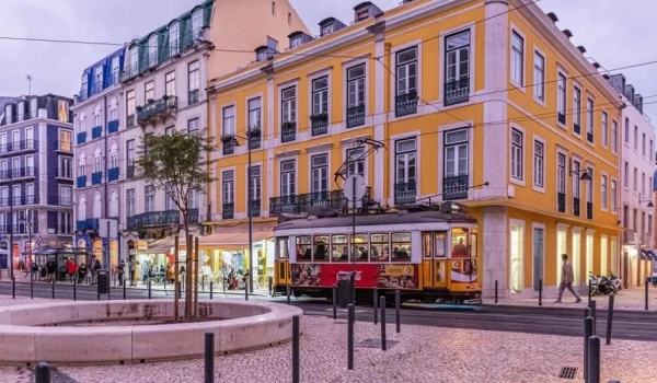 Edifício Largo Conde Barão, 1 a 8 - Vieira de Almeida